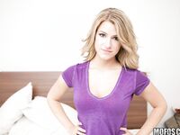 Dixie Belle Using A Dildo On Her Pussy!