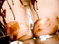 Ryan Keely Gets Messy With Food!