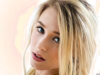 Riley Anne Shows You Her Sexy Lingerie And More!