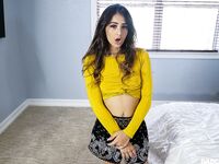 Sofie Reyez Dad Crush Sex Pictures!