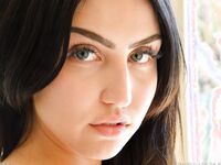 Jade Baker Gaps Her Pussy With A Big Dildo!