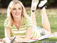 Ellie Jane All Smiles In A Park Getting Nude!