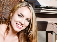 Cosima Dunkin Doing A Thing With A Bowl!