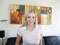 Kylee Reese Spreads Her Plump Ass Wide!