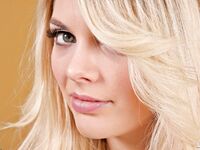 Jana Jordan Flashes Her Dripping Wet Pink!