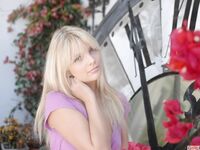 Jana Jordan Shows Off That Shaved Snatch!