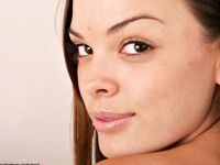 Renee Perez Spreads Her Sweet Pussy Lips Wide!