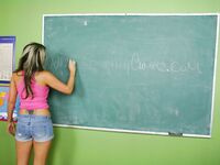 Courtney Cummz With Close Ups Of Her Pussy!