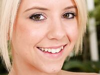 Tessa Taylor Spreads Those Legs Nice And Wide!