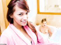 Valerie Rios Gets In The Bathtub With Evelyn Hughes!