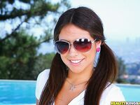 Jynx Maze Teases Us With Her Perfect Booty!