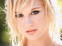 Hayden Hawkens Takes Off Her String Bikini!