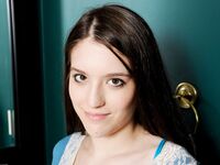 Zarena Summers Works Her Delicious Pink Pussy!