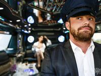 Jane Marie Takes His Fat Cock Up Her Ass Bareback In A Limo!