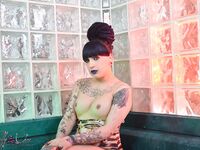 Kelly Clare Getting All Wet In A Bath!