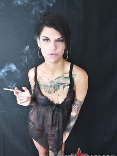 Bonnie Rotten Takes Some Time Out For A Smoke Break!
