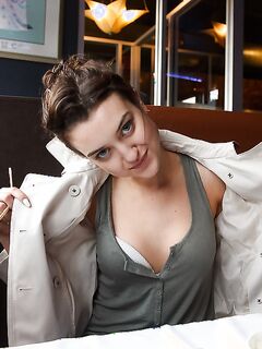 Laina Shendoah Looks Very, Very Inviting!