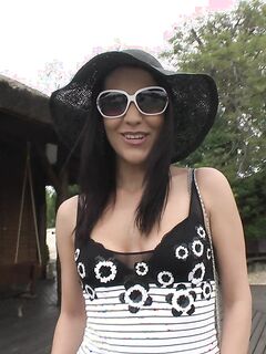 Samia Duarte Outside Shows Us Her Ass And Pussy!