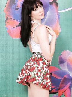 Samantha Bentley Spreading Her Sex Holes Open!