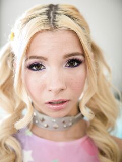 Kenzie Reeves Fucked Through Her Torn Yoga Pants!