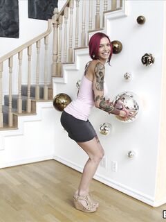 Anna Bell Peaks At A Piano With A Big Cock To Play With!