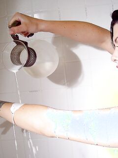 Jezebelle Bond Pouring Milk All Over Her Body!