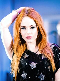 Ella Hughes Ends Up With A Load Of Cum On Her Pussy!