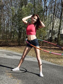 Paisley Rae Puts Her Hold Hand Into Her Pussy!