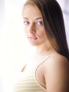 Gia Derza Takes Off Her Tight Blue Jeans!