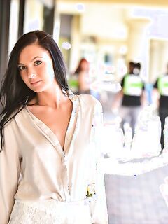 Marley Brinx Fucking Herself Out In The Parking Lot!