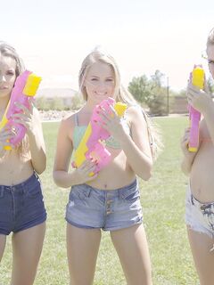 Scarlett Sage Wet And Sexy Lesbian Threesome!