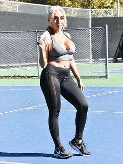 Kylie Kingston In Her Sexy Workout Clothes!