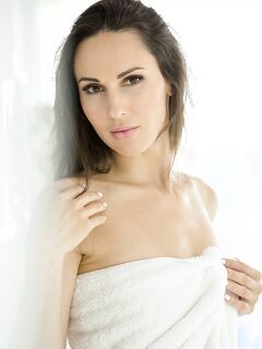 Joymii Lilu Fucking Her Tight Pussy with Big Glass Dildo!