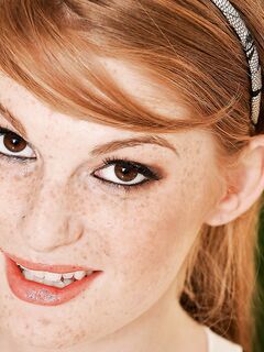 Faye Reagan Slips Her Panties Aside Slow!