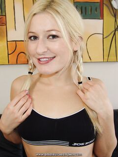 Paris Gables Teases Her Juicy Wet Pussy!