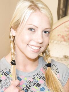 Kara Bare Teases Her Sweet Pussy For You!