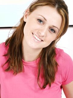 Karlie Montana Shows Off That Shaved Pussy!