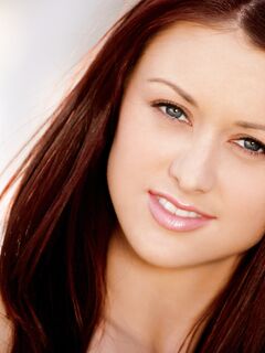 Karlie Montana Shows Off That Snatch!