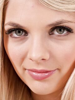 Jana Jordan Strips Naked On The Steps!