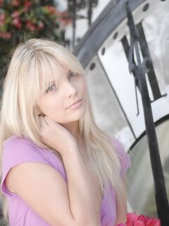 Jana Jordan Shows Off That Shaved Snatch!