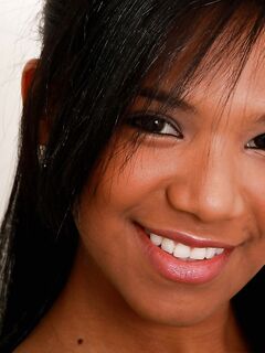 Emy Reyes Spreads Her Dripping Wet Pussy Lips!