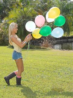 Breanne Benson Shows Us How She Eats Mollys Lifes Pussy!