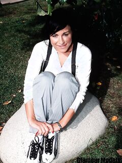 Avy Lee Roth Nude Outdoors!