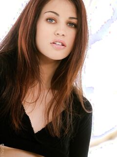 Faith Leon Doing Some Sexy Posing For The Camera!