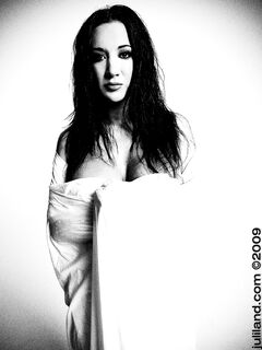 Jayden Jaymes Shows Off Her Perky Nipples!