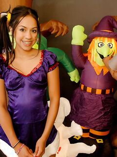 Cindy Cupcakes Gets Ready For Halloween!