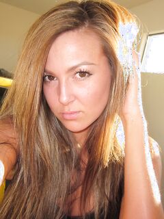 Craving Carmen In A Muscle Car Flashing Us!