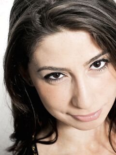 Allie Jordan Gives A Close Look At That Delicious Slit!