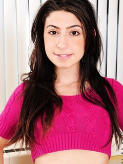 Allie Jordan Slides That Toy In Her Wet Slit!