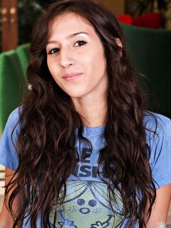 April O'Neil Spreads Those Sexy Long Legs!